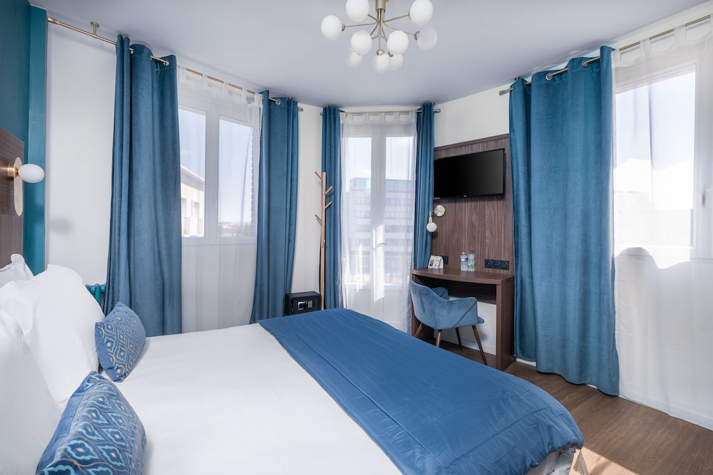 Deluxe Double or Twin Room, Non Smoking, City View photo 3