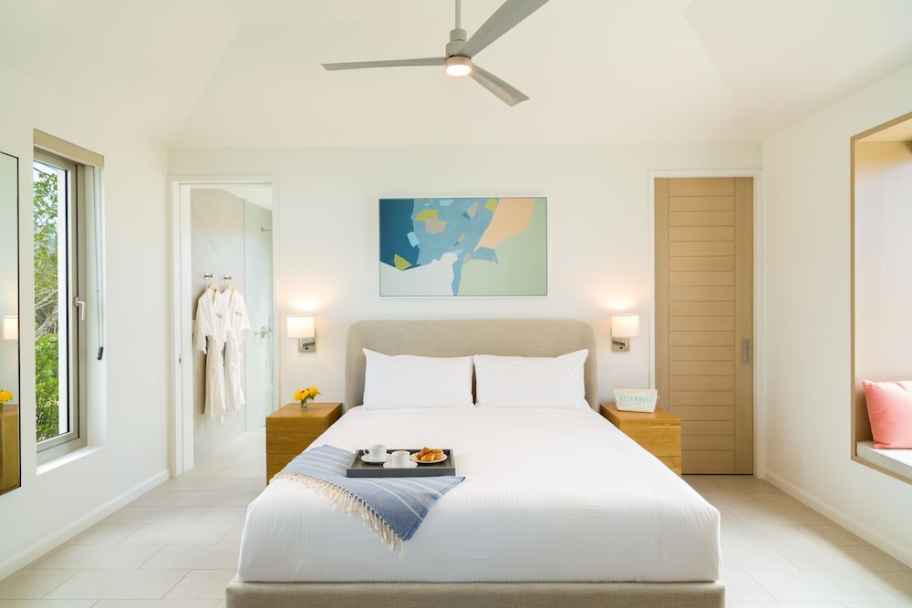 Oceanfront One Bedroom - Photo 1