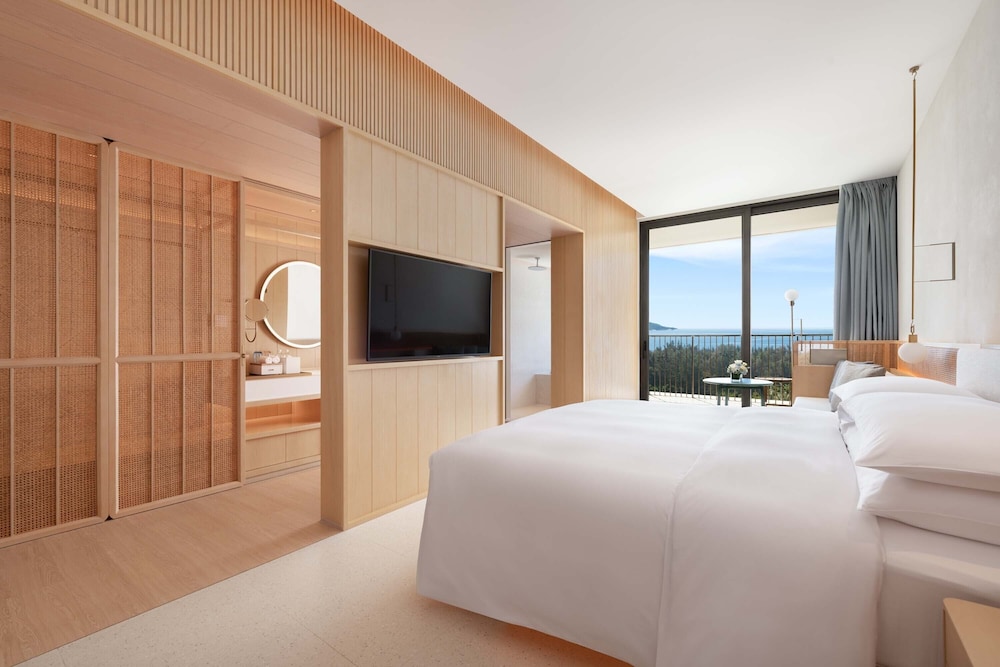 Deluxe Room, 1 Queen Bed, Ocean View