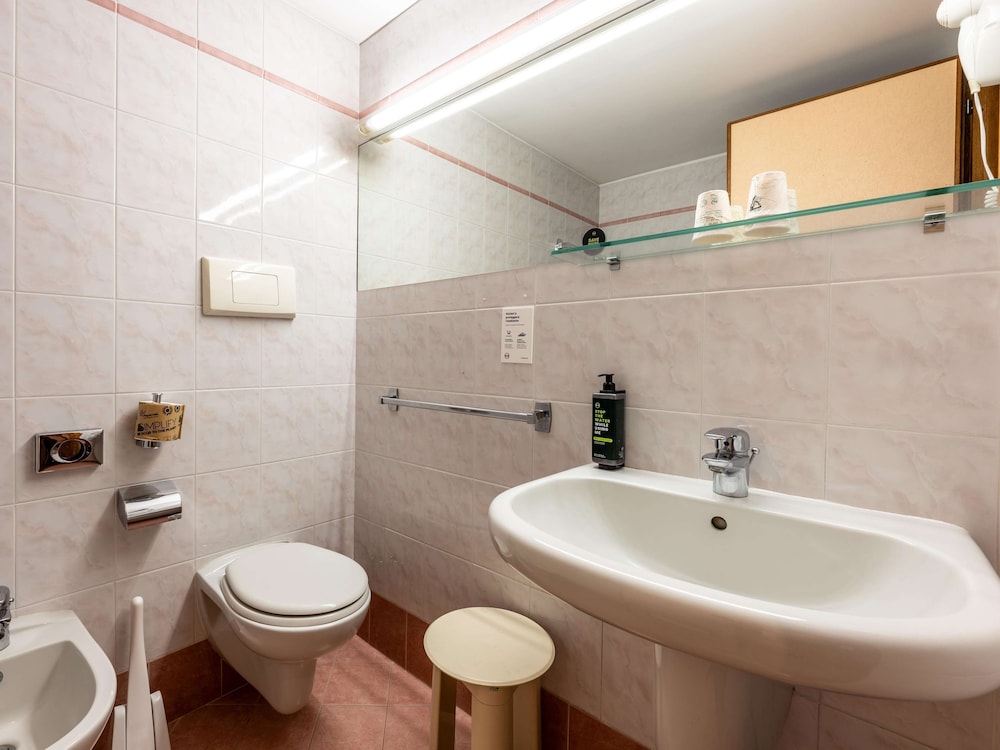 Standard Quadruple Room - Photo 12