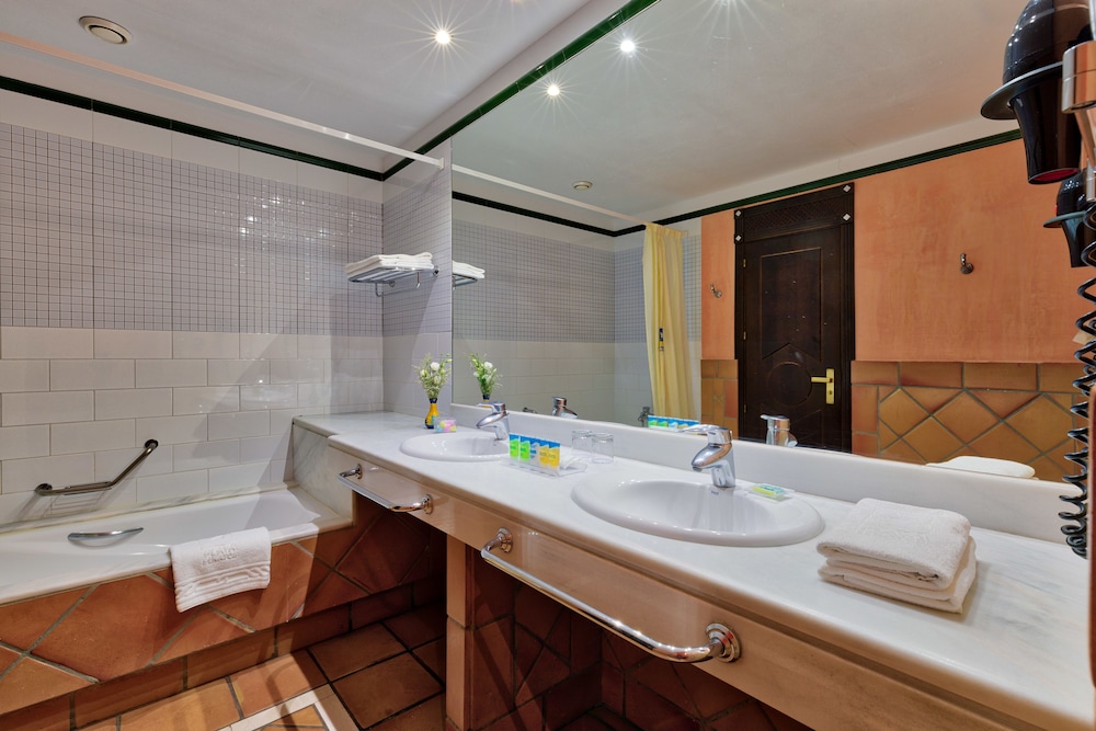 Suite, 1 Bedroom, Sea View - Photo 10