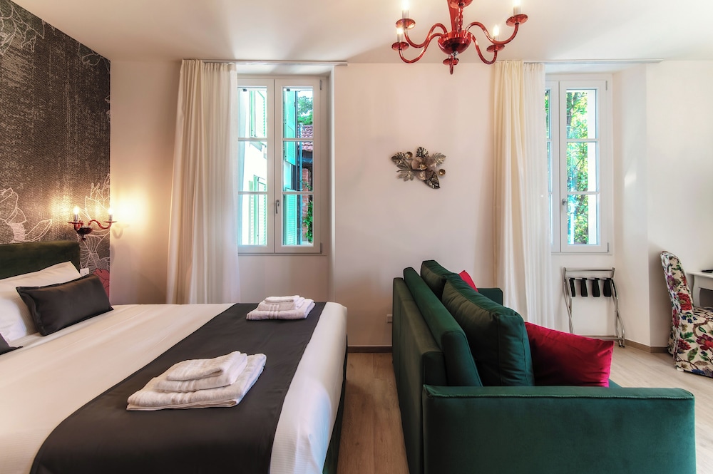 Deluxe Quadruple Room, Partial Lake View photo 3