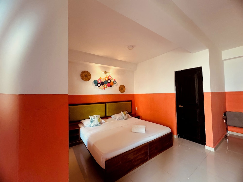 Deluxe Double Room, 1 King Bed, Pool View