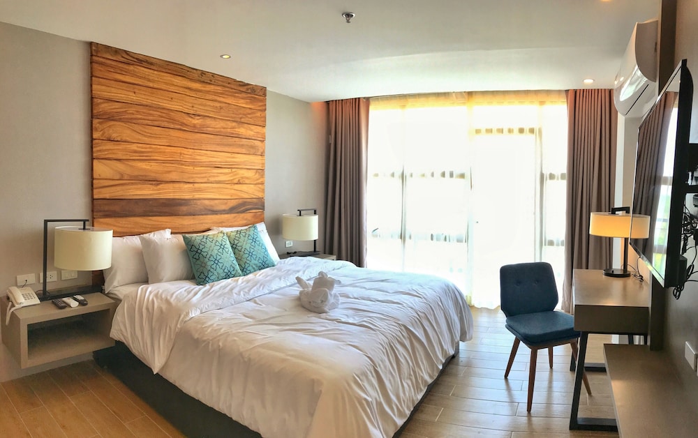 One Bedroom Suite photo 3