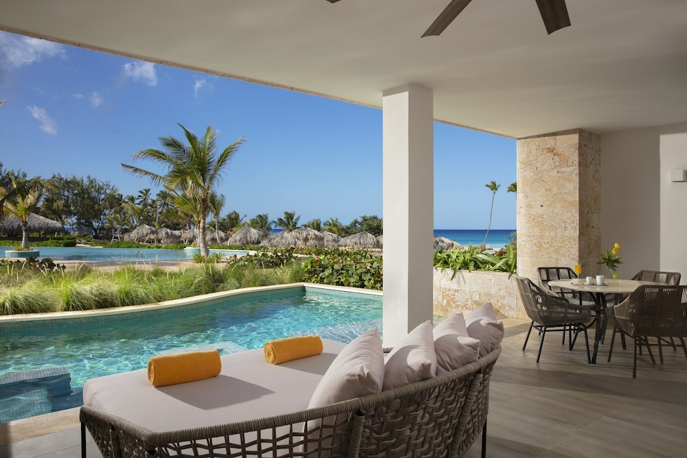 Preferred Club Presidential Suite Swim Out Ocean Front thumbnail 5