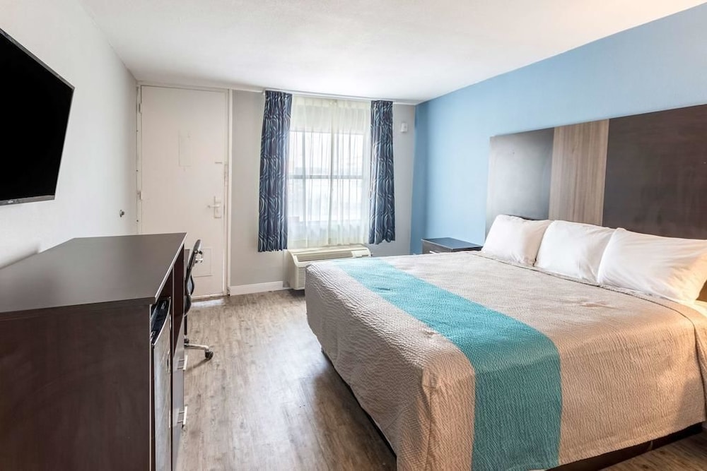 Standard Room, 1 King Bed, Smoking
