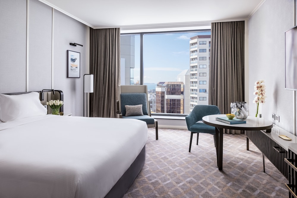 Premier Room, 1 King Bed, Kitchenette (Skyline, Pinnacle Tower)