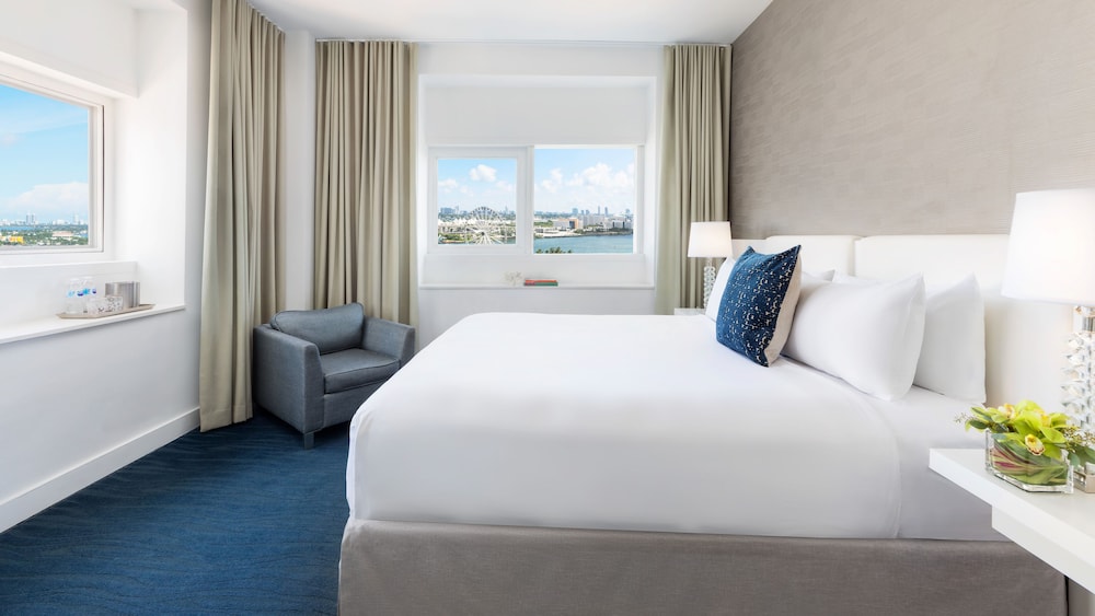 Trendy Room, 1 King Bed, Bayview