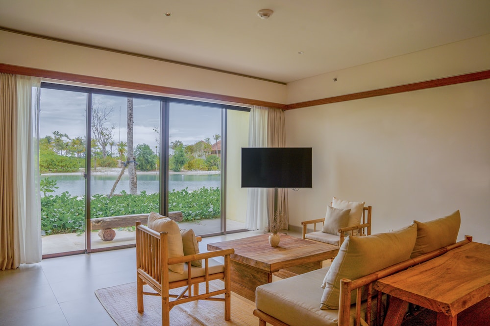 Island, Executive Suite, 1 King Bed, Balcony