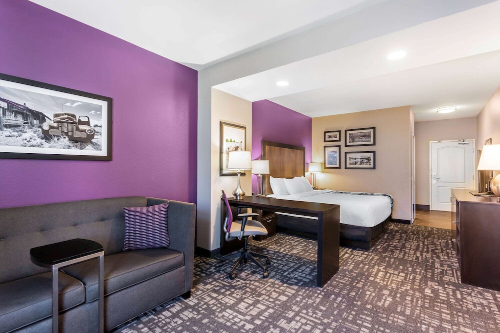 Deluxe Suite, 1 King Bed, Non Smoking
