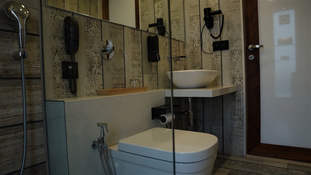 Executive Room - Photo 9