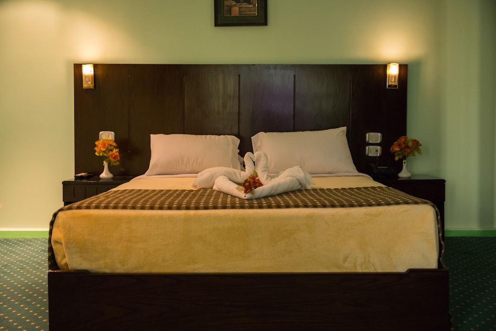 Standard Double Room thumbnail 5