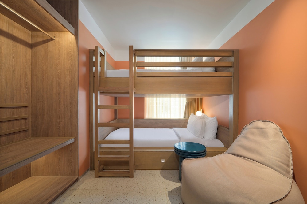 Family Suite, 1 King Bed (Deluxe) - Photo 5