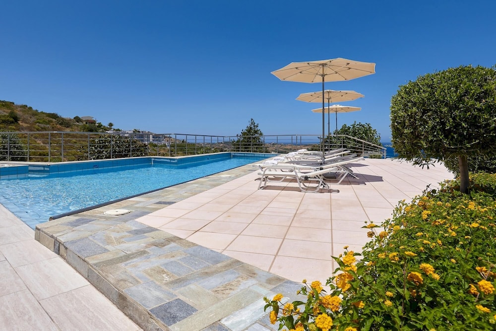 Villa photo 3