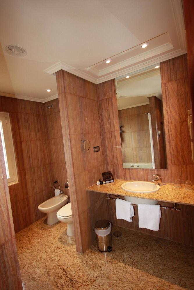 Standard Room - Photo 11