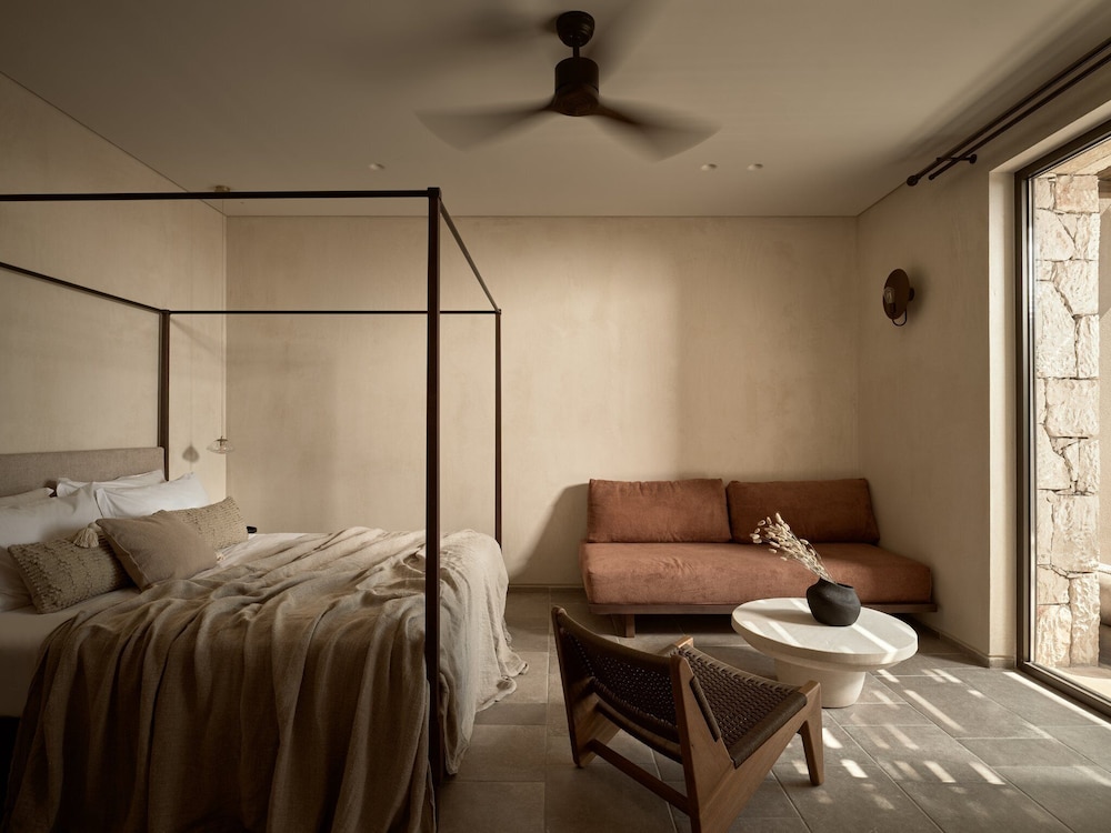 Superior Suite with Private Pool and Sea View - Photo 1