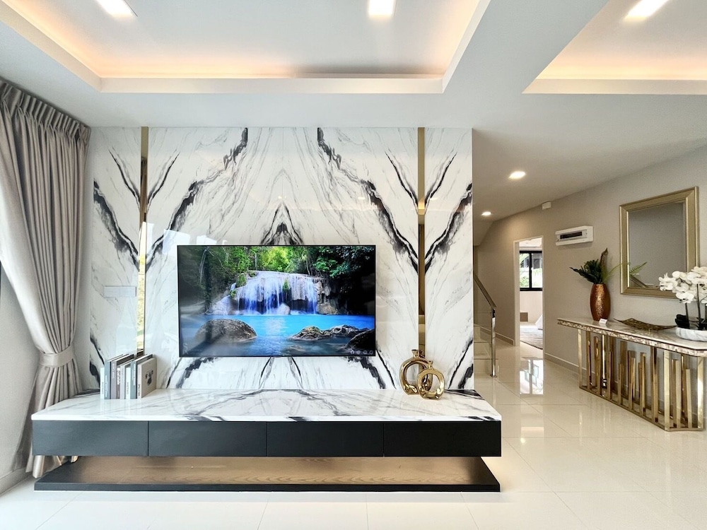 Luxury Villa, 4 Bedrooms, Non Smoking, Balcony photo 1