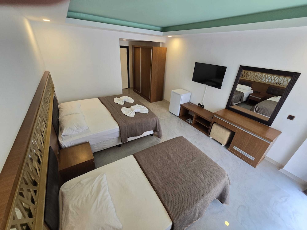 Standard Triple Room, 1 Bedroom photo 2