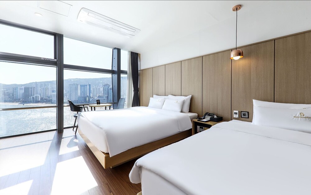 Suite Ocean View Twin (Full Ocean View) - Photo 7