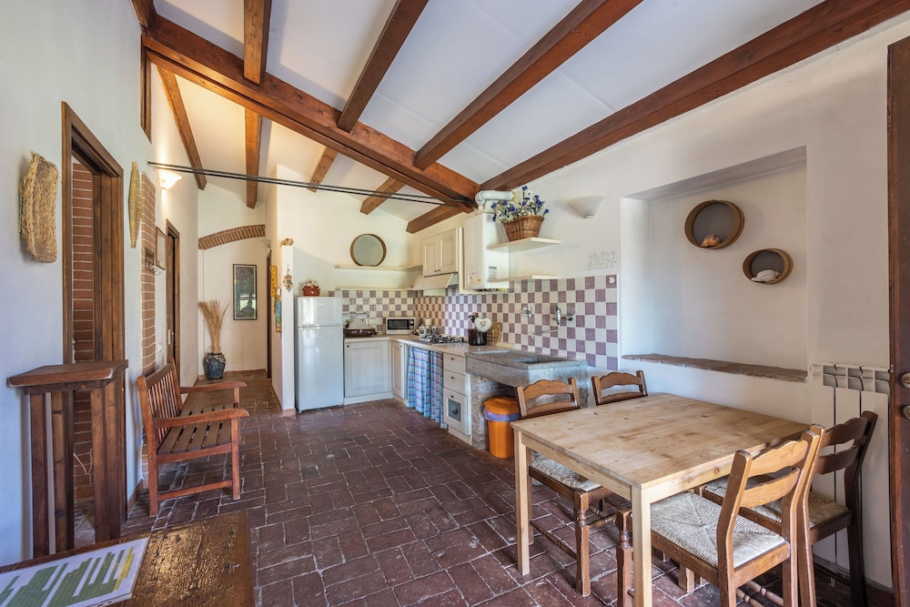 Classic Apartment, 2 Bedrooms, Patio, Ground Floor photo 3