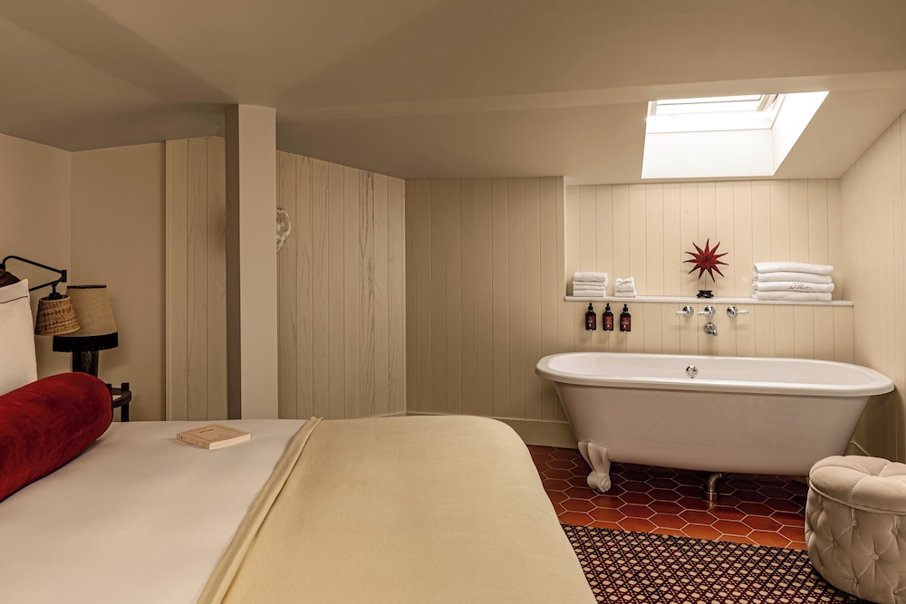 Junior Suite (Non Smoking)