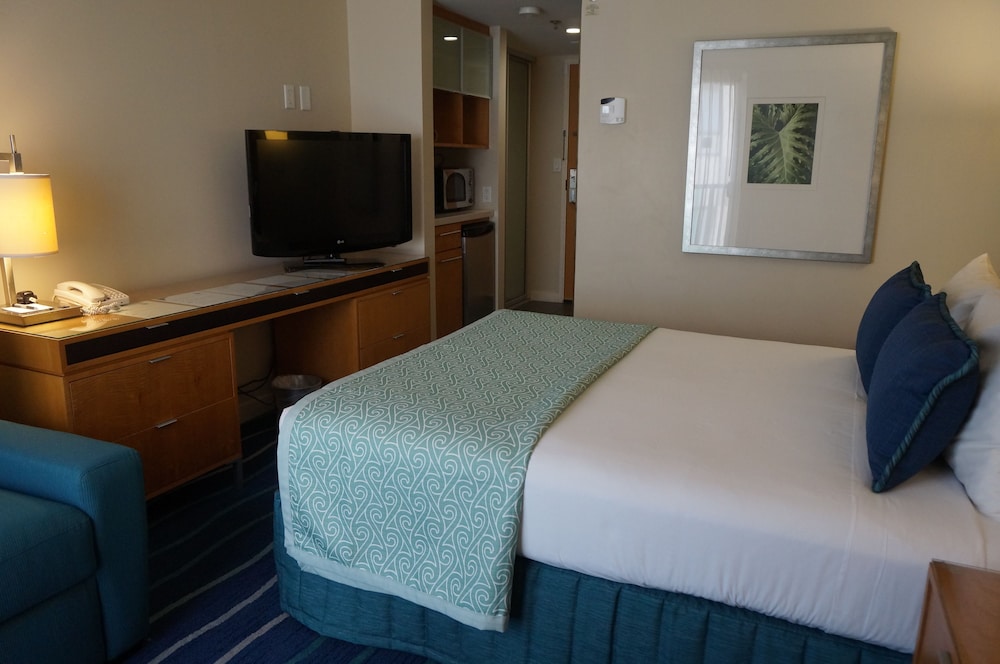 Standard Room, 1 Queen Bed (Kona Tower Run of House) photo 3