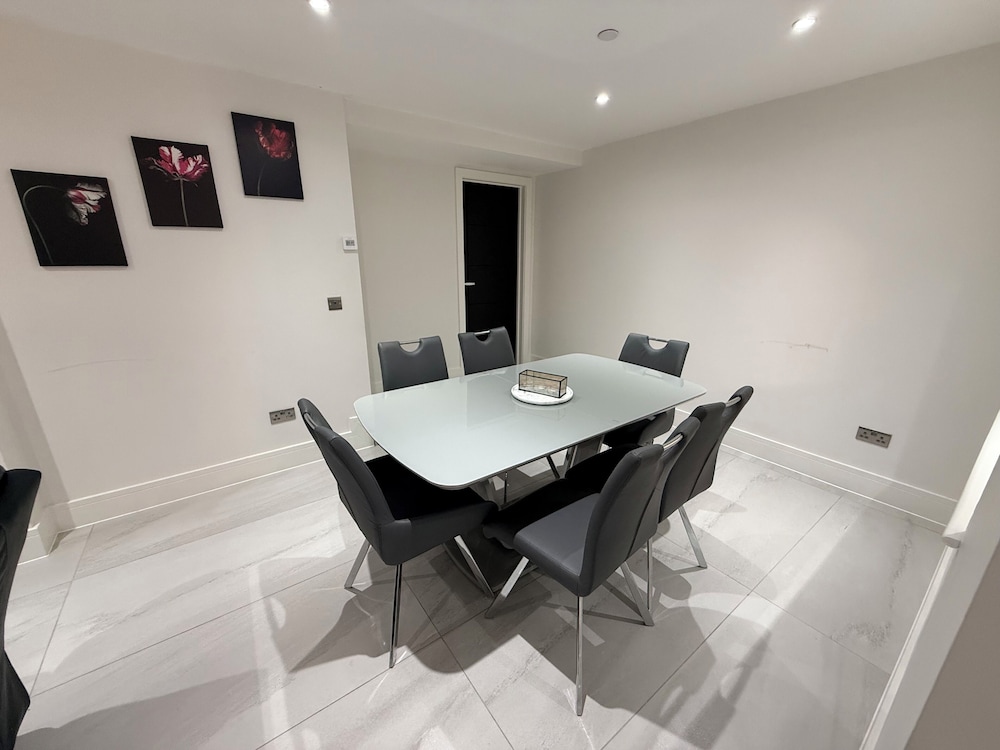 Luxury Home 5 Bedroom 3 Bathroom Games Room Parking, Foto 33