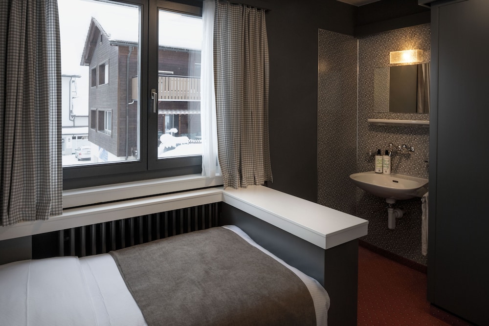 Basic Single Room photo 3