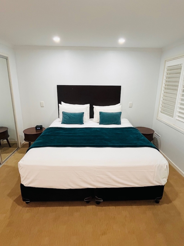 1 Bedroom Water View Spa Apartment - Photo 5