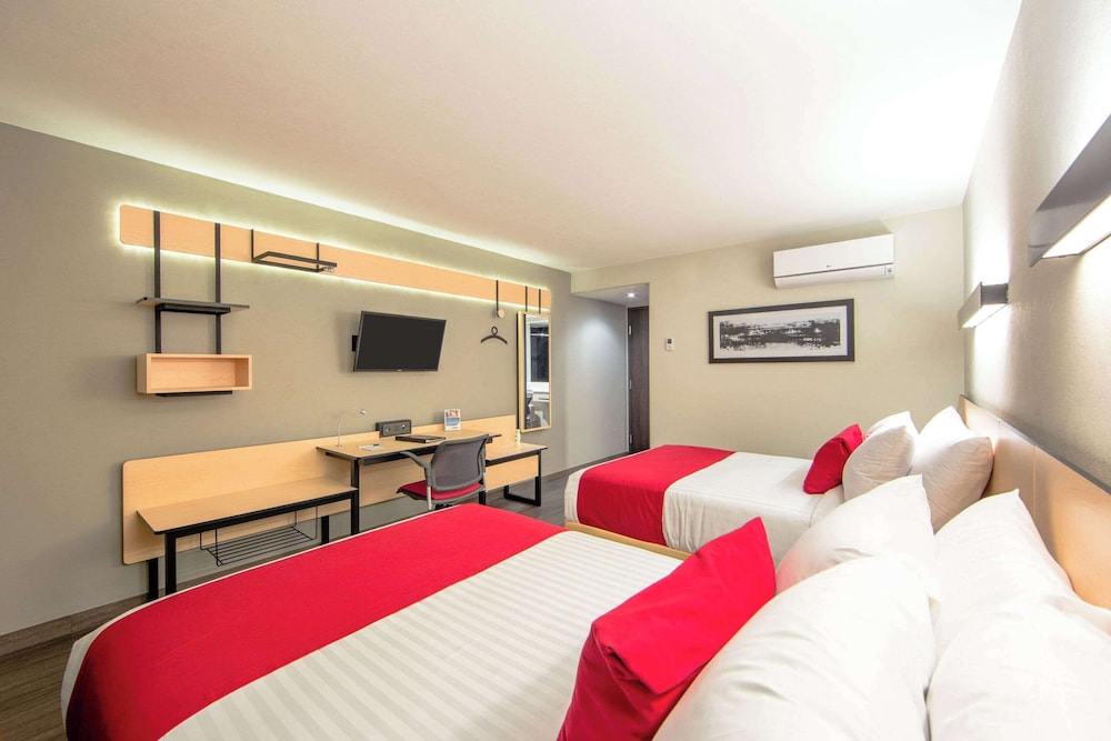 Room, 2 Double Beds, Non Smoking - Photo 4