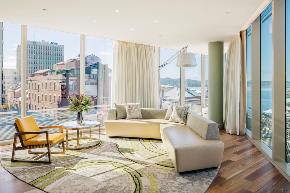 Pavilion Suite - Photo 12