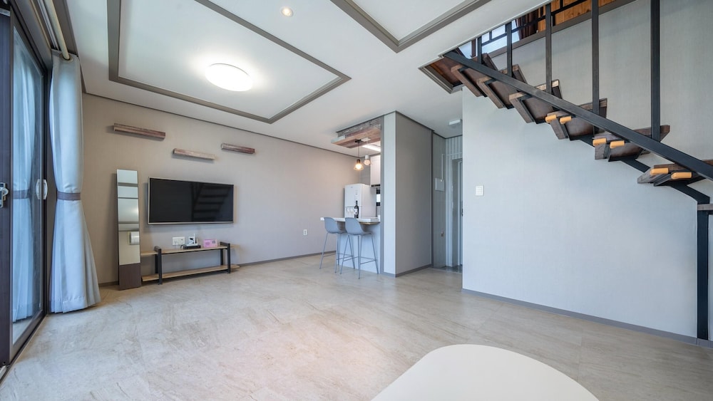 Basic Room, 1 Bedroom (ROOM 202) - Photo 9