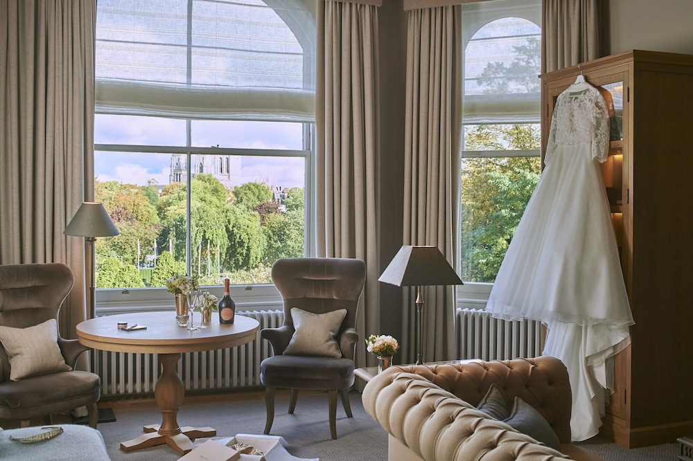 Signature Suite, City View - Photo 3