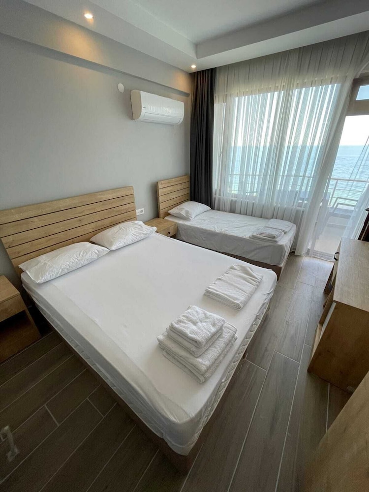 Standard Triple Room, Sea View photo 2