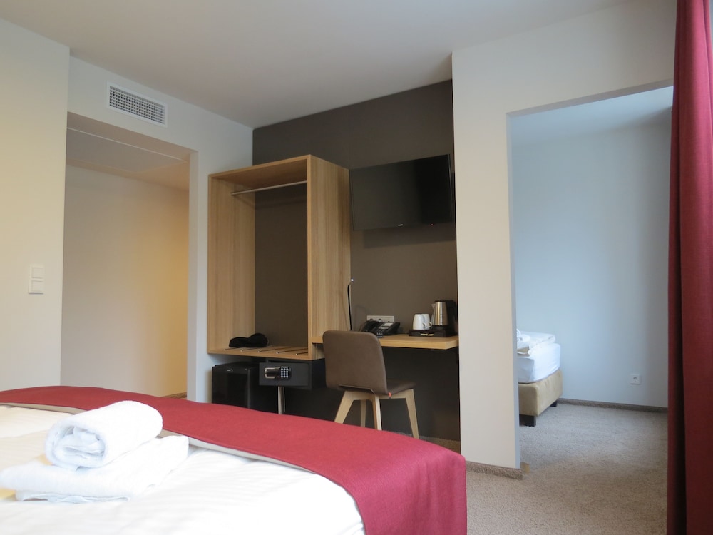 Triple Room, 1 Bedroom photo 3