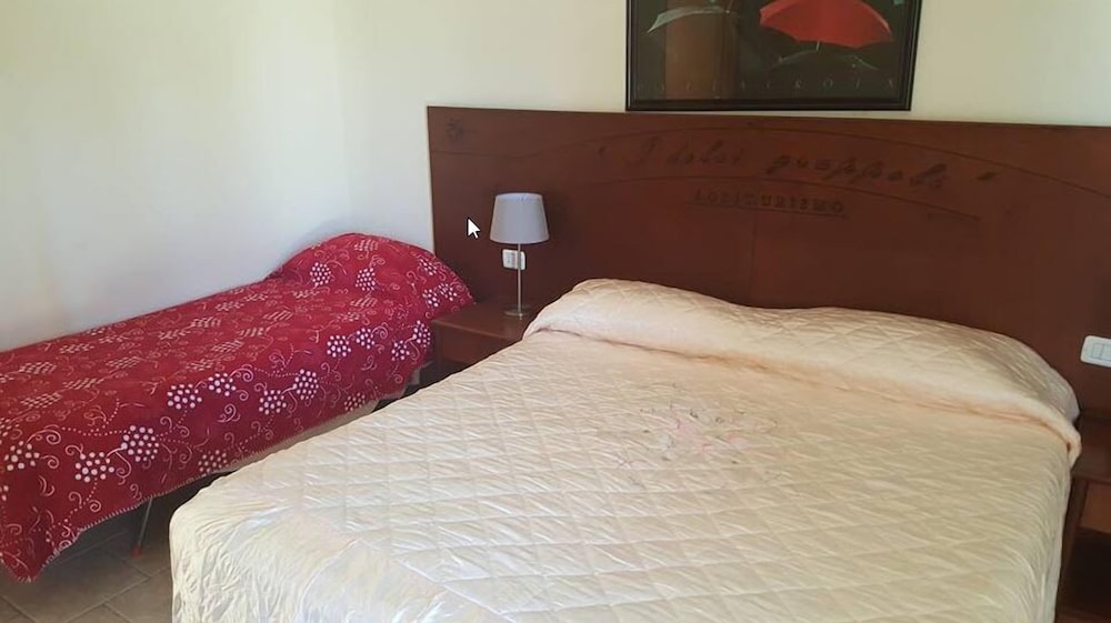 Standard Triple Room, Vineyard View photo 1