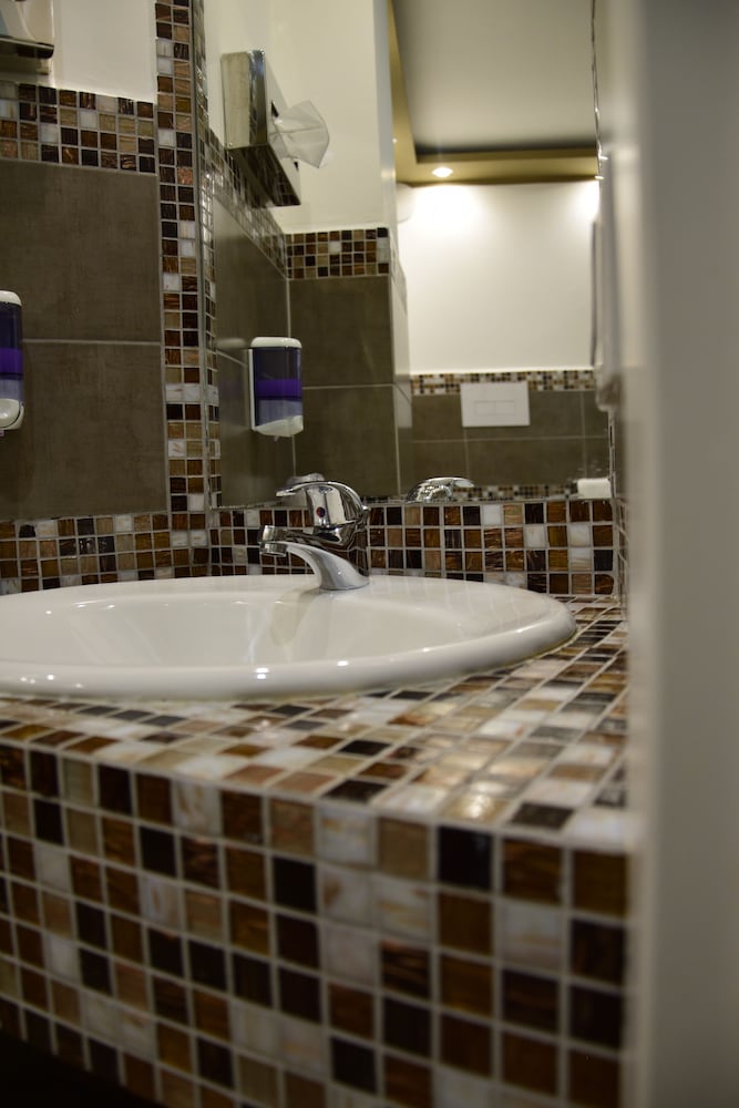 Standard Double or Twin Room - Photo 6