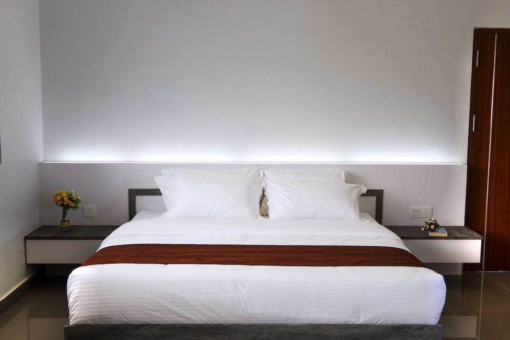 Contemporary Premier Room photo 3