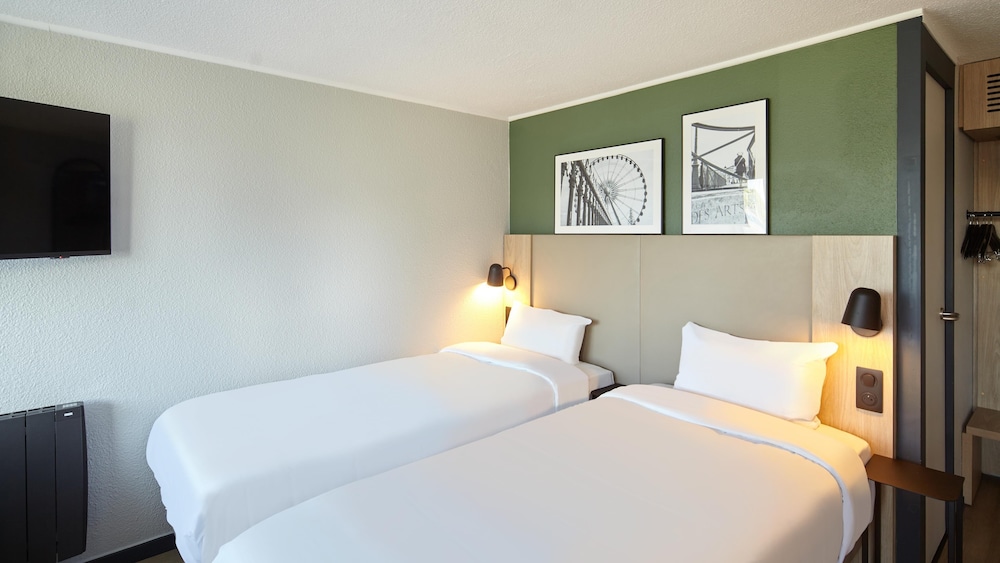 Standard Room, 2 Twin Beds - Photo 4