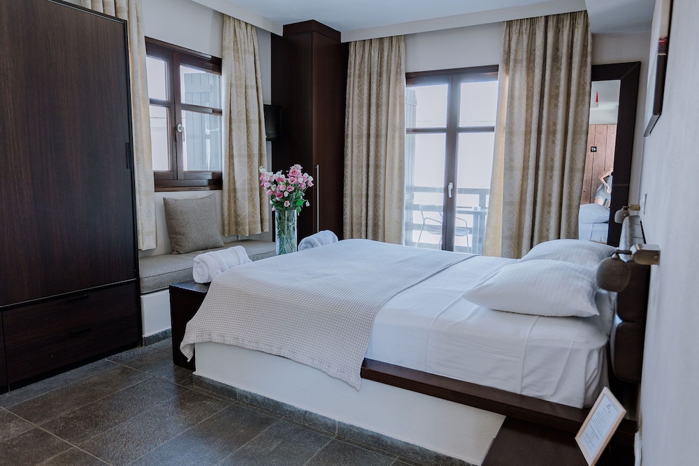 Deluxe Suite - Photo 5