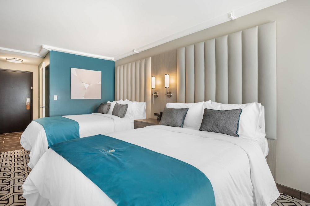 Standard Room, 2 Queen Beds, Non Smoking, Courtyard View photo 2