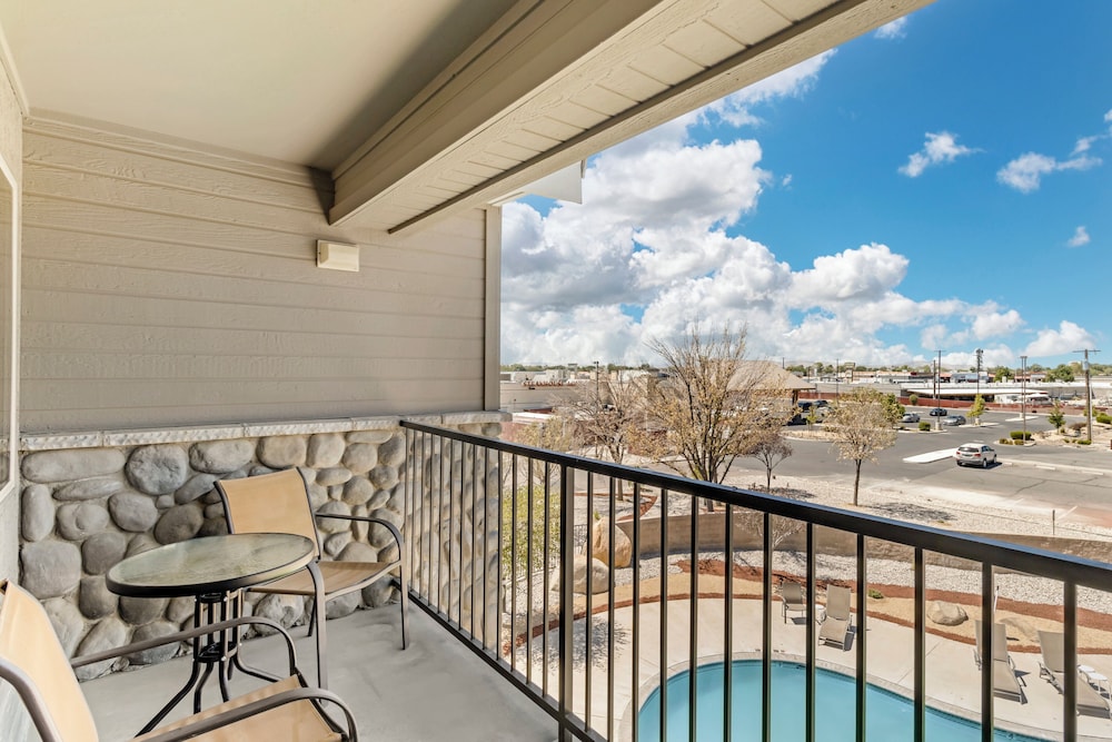 Suite, Multiple Beds, Balcony photo 3