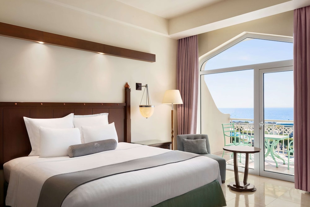 Room, 1 King Bed, Non Smoking (Ocean & Mountain View) - Photo 1