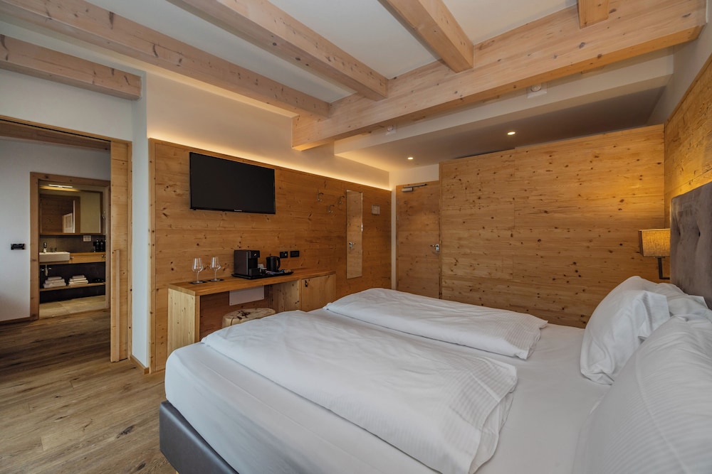 Alpine Suite Living