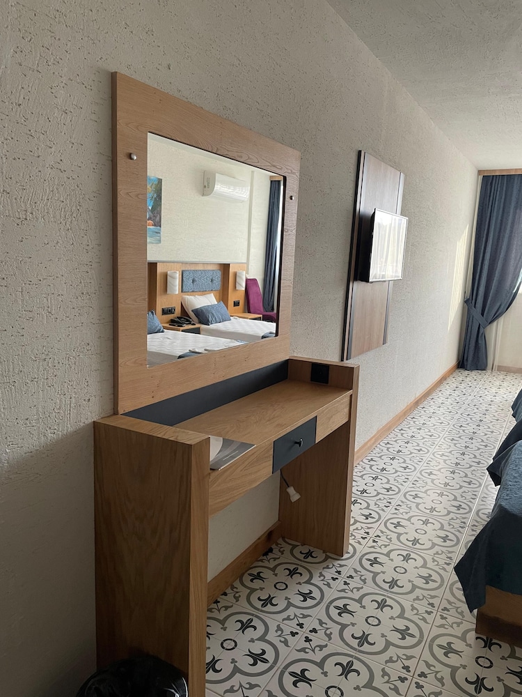 Superior Triple Room photo 3