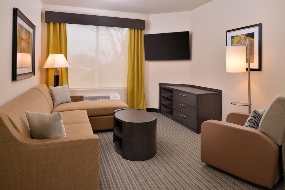 Suite, 1 King Bed, Accessible Bathtub (Comm, Mobility) - Photo 7