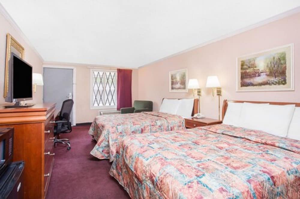 Room, 2 Double Beds photo 3