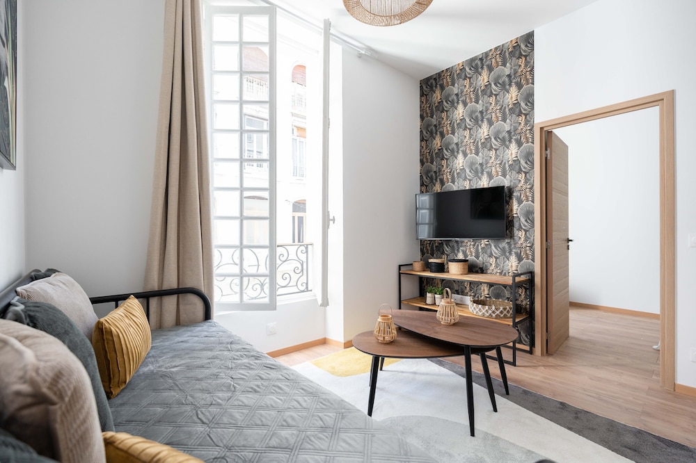 Luxury Apartment photo 3