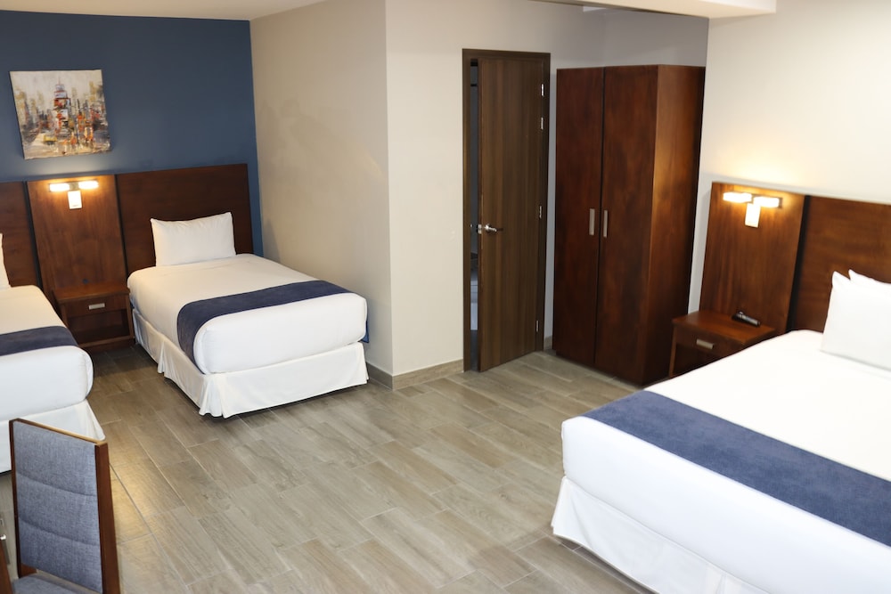 Family Triple Room, 1 Bedroom, Bathtub photo 2