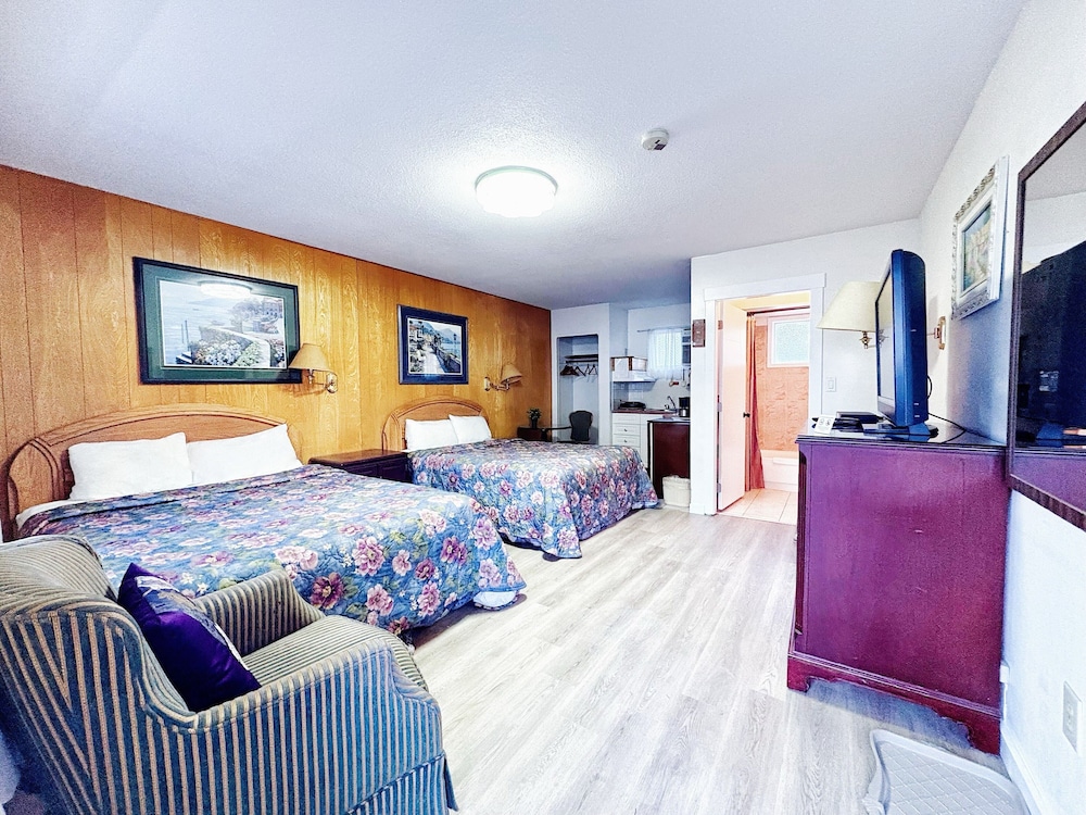 Standard Room, 2 Queen Beds - Pet friendly photo 1